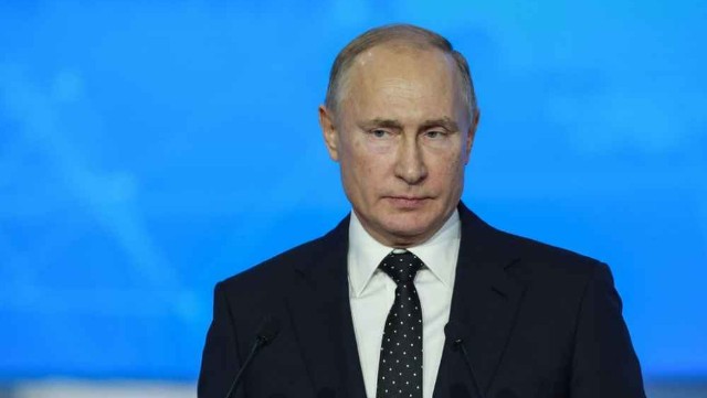 Putinin nadir vizit kartı 300 minəsatışa çıxarıldı